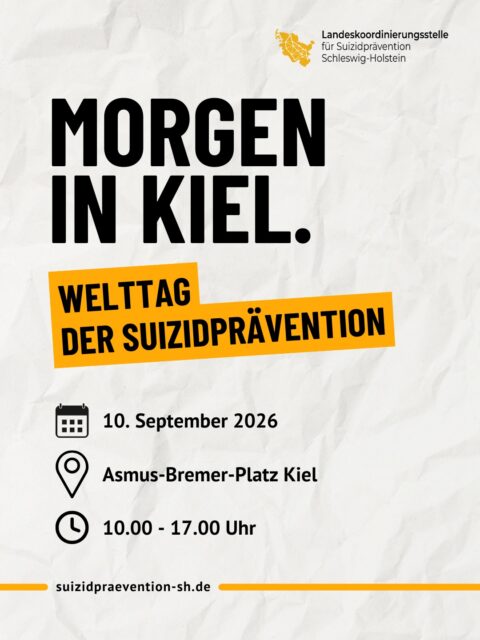 Morgen ist Welttag der Suizidprävention. 💛
Ein Tag, an dem wir gemeinsam hinschauen, erinnern und ins Gespräch kommen möchten.
431 Menschen sind 2024 in Schleswig-Holstein durch Suizid gestorben*. Hinter dieser Zahl stehen 431 Menschen, 431 Geschichten – und Menschen, die sie vermissen.
Mit unserer Aktion in Kiel möchten wir genau darauf aufmerksam machen. Die Puzzleteile, die bereits an vielen Orten in der Stadt zu finden sind, stehen symbolisch für die Menschen, die fehlen.
Morgen sind wir auf dem #Asmus_Bremer_Platz in Kiel und möchten mit euch ins Gespräch kommen – über Suizidprävention, über Unterstützung und darüber, warum es so wichtig ist, hinzusehen und zuzuhören.
📅 10. September 2026
📍 Asmus-Bremer-Platz, Kiel
🕙 10.00–17.00 Uhr
Komm vorbei, informiere dich und setze gemeinsam mit uns ein Zeichen für mehr Offenheit, Aufmerksamkeit und Hoffnung.
Reden hilft.
Deine Geschichte ist nicht zu Ende. 💛
*Quelle: Statistikamt Nord, Todesursachenstatistik 2024.
#Suizidprävention #SchleswigHolstein #SuizidpräventionSH #WelttagDerSuizidprävention #WSPD #RedenHilft #DeineGeschichteIstNichtZuEnde